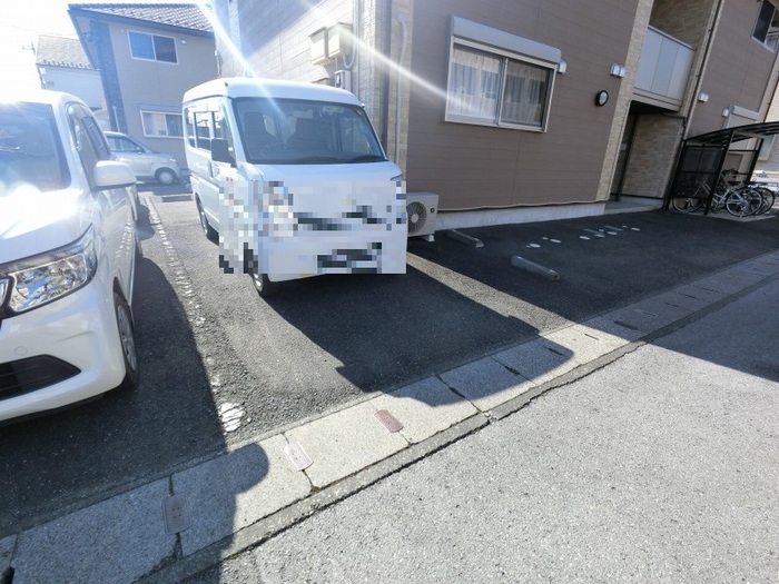 【カーサソラーレ Ａの駐車場】