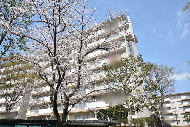 ＵＲ鳶尾の建物外観