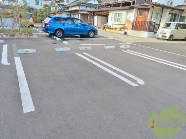 【岩沼市松ケ丘のアパートの駐車場】