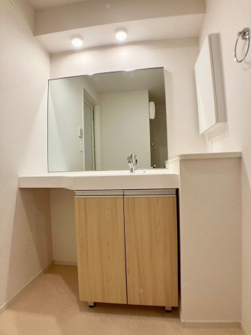 洗面設備　写真は別の部屋のものです。