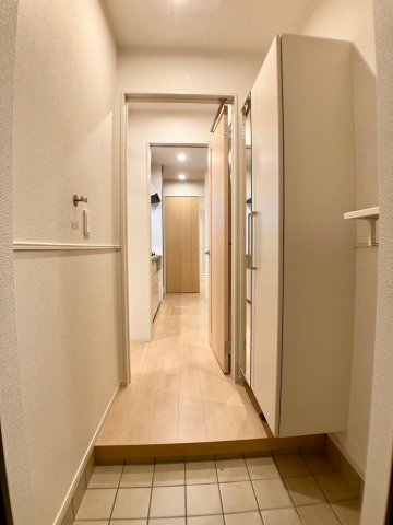 玄関　写真は別の部屋のものです。