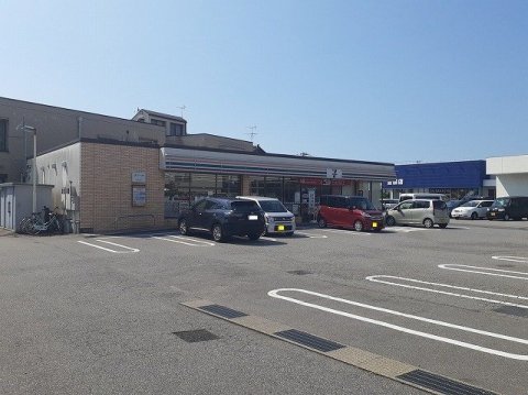 コンビニ　セブン-イレブン 富山下冨居店（コンビニ）まで392m
