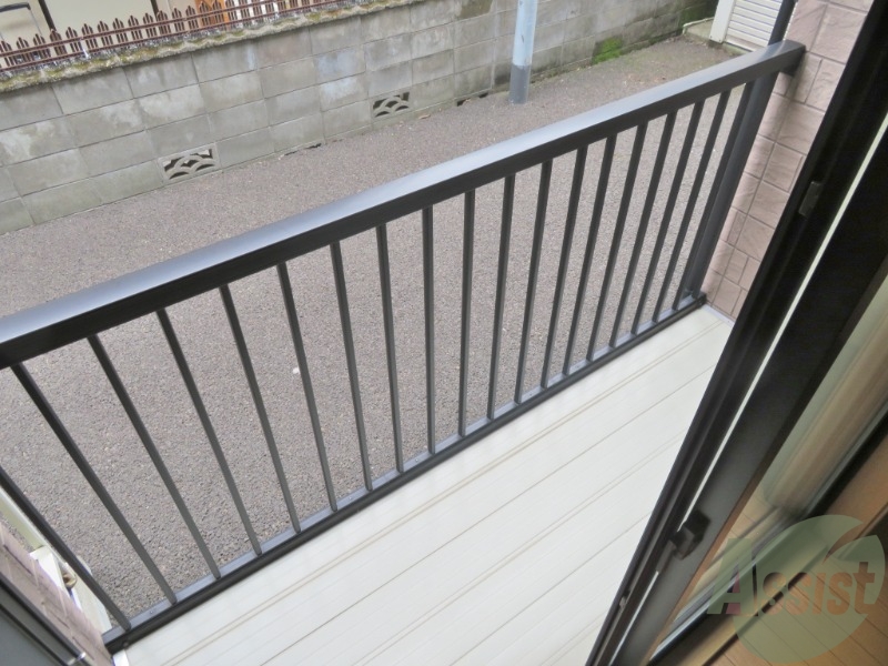 バルコニー　バルコニーは洗濯物を干すのに十分な広さがありますね。