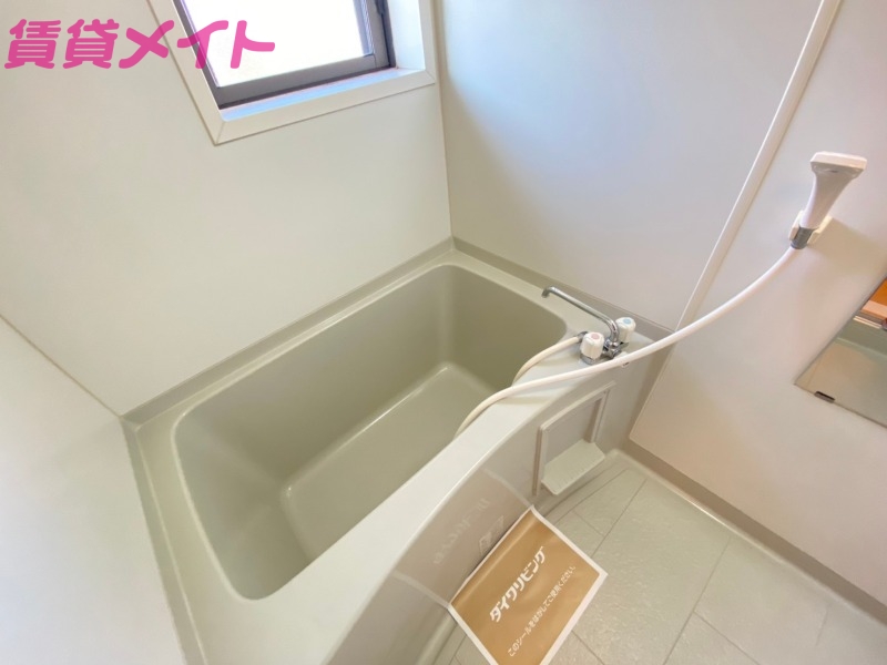 バス・シャワールーム　別部屋反転参考写真です
