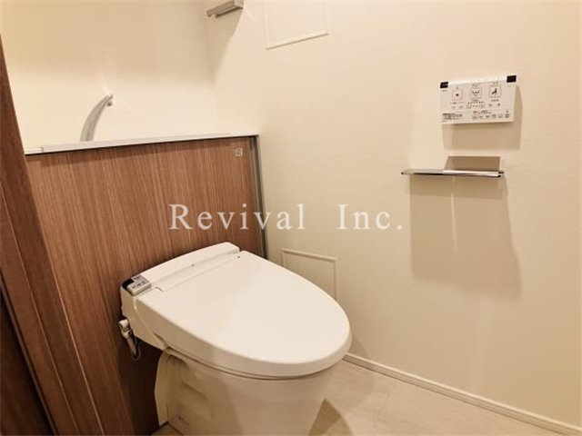 トイレ　最新式タンクレストイレ仕様でございます