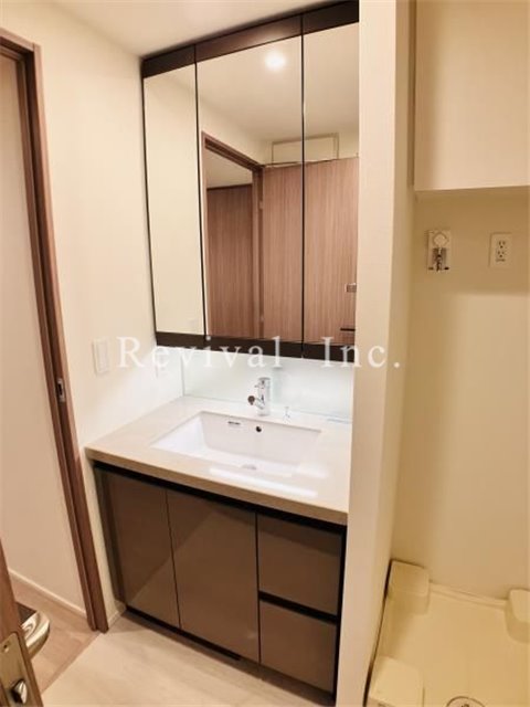 洗面設備　毎日の身だしなみチェックに必須ですね