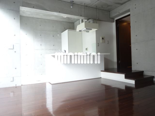 居室・リビング　陽射したっぷりです。