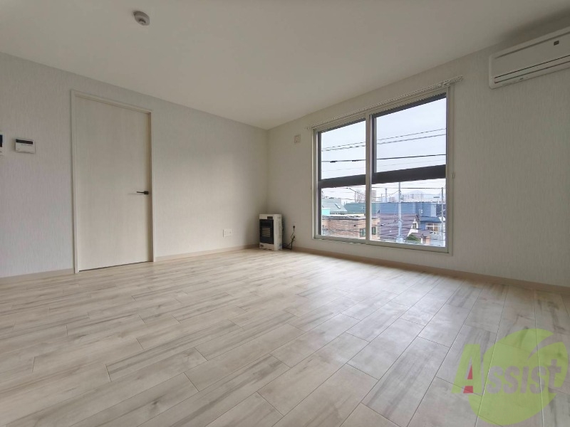 居室・リビング　広くてキレイなお部屋が広がっていて、充実した生活が送れそう。