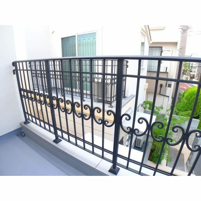 バルコニー　お洗濯にも便利なバルコニー付き