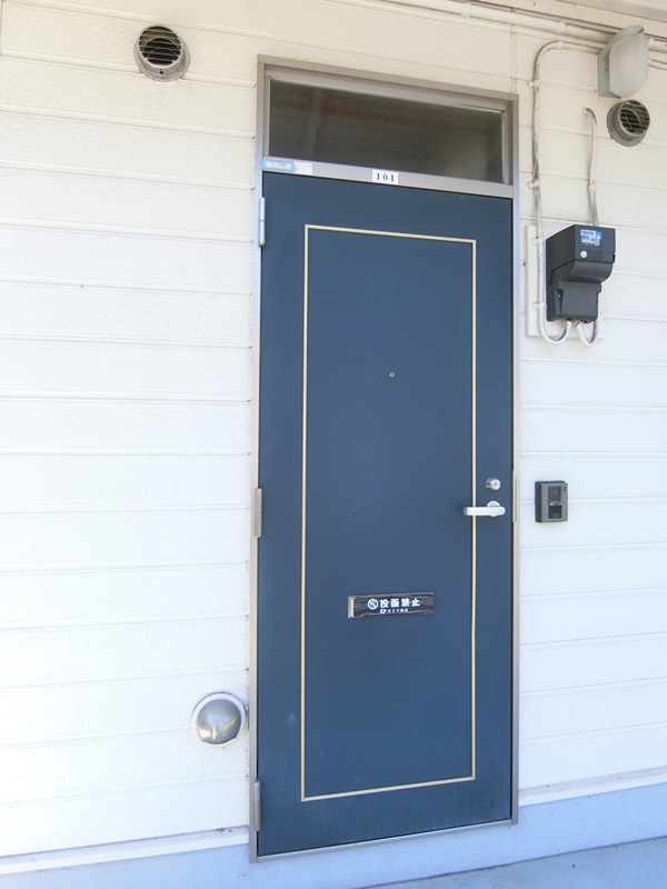 エントランス　TVモニターホンが設置されています。