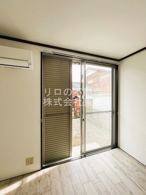 セキュリティ　雨戸付なので防犯面でも役立ちますね♪