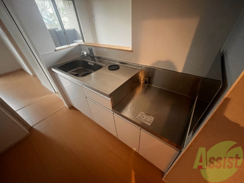 キッチン　キッチンは２口コンロも置けるくらい広々としていました。