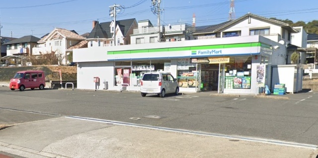 コンビニ　ファミリーマート桑名陽だまりの丘店（コンビニ）まで205m