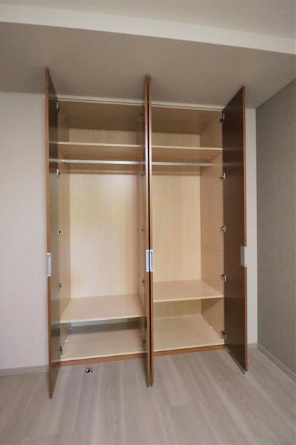 収納　洋室約７．４帖　収納