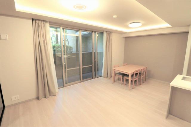 居室・リビング　リビングダイニング※食卓テーブル・照明器