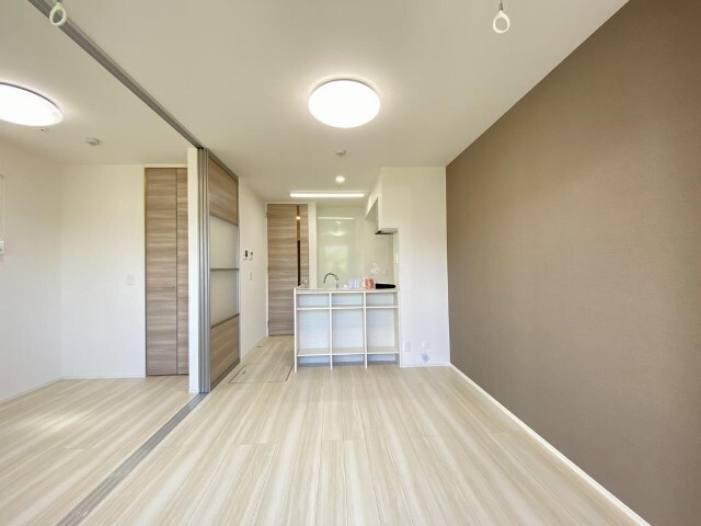 居室・リビング　同物件別室のイメージ写真