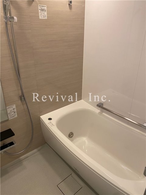 バス・シャワールーム　追い焚き・浴室乾燥機完備です