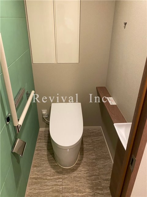 トイレ　サニタリースペース有　シャワー便座付