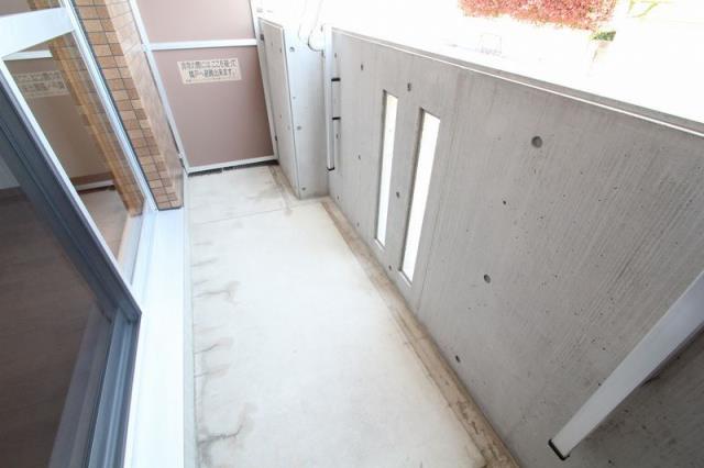 バルコニー　日当たりの良いベランダ。