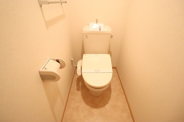 トイレ　温水洗浄暖房便座