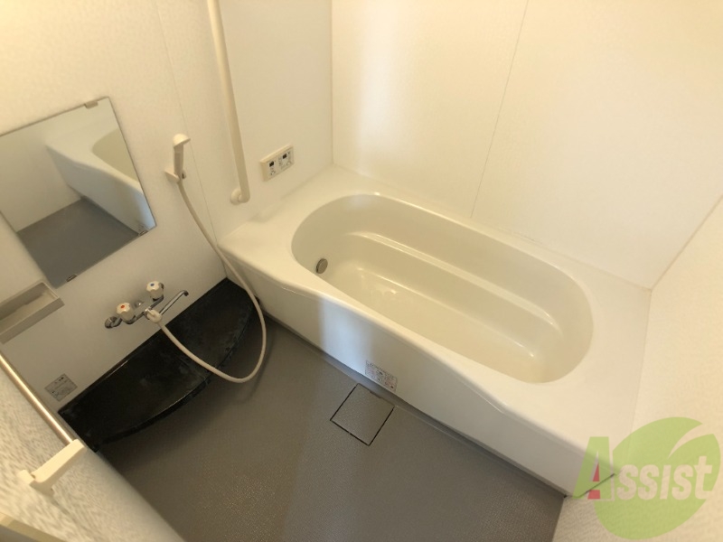 バス・シャワールーム　追い焚き機能が付いているのでいつでも温かいお風呂に入れますよ