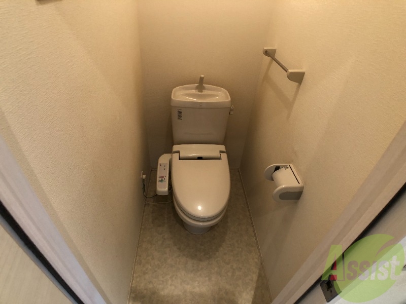 トイレ　嬉しいウォシュレット機能付きです。シャワートイレは便利ですね