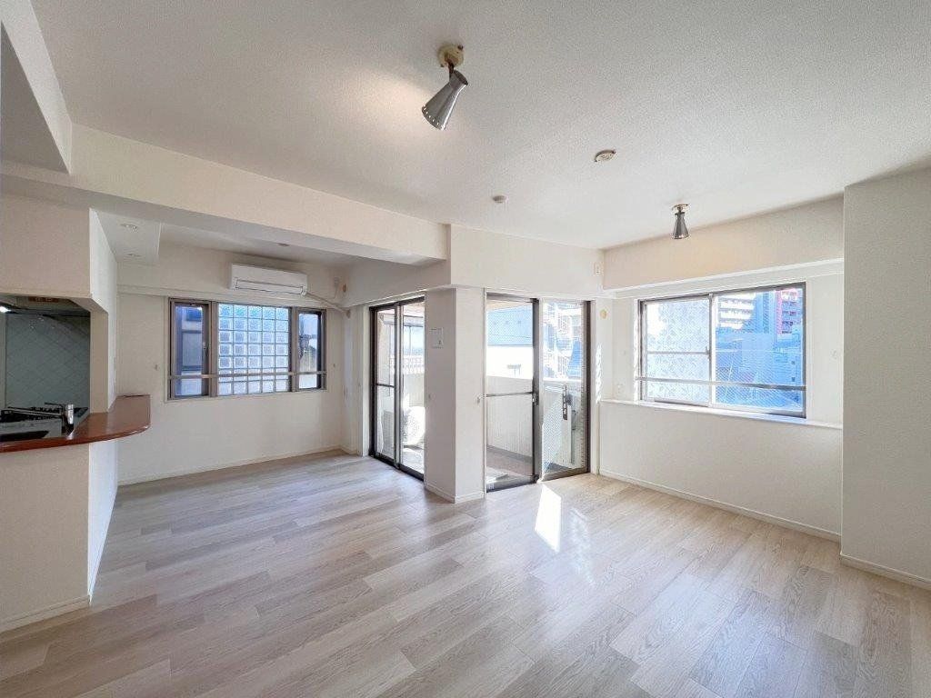 居室・リビング　LD（約14帖）2面採光につき明るいお部屋です。