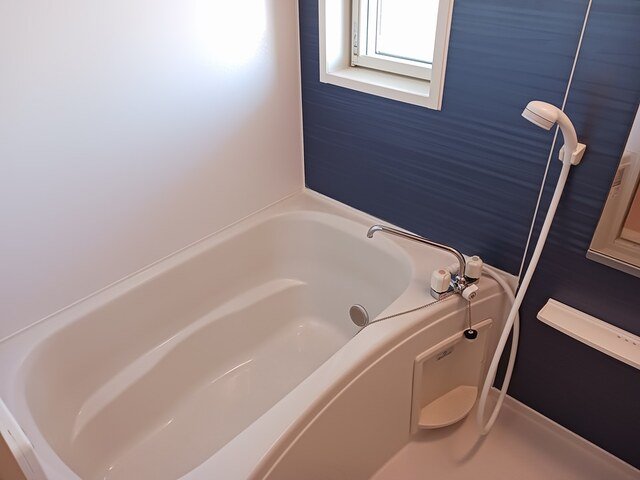 バス・シャワールーム　コンパクトで使いやすいお風呂です