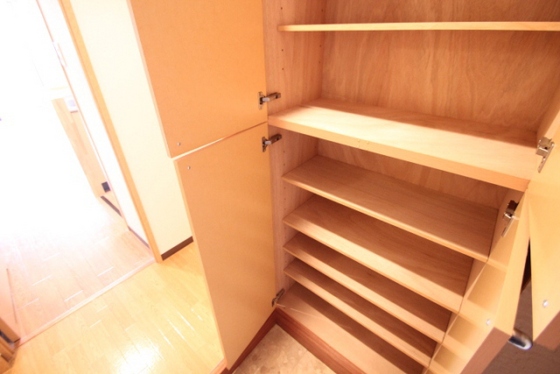 玄関　※別部屋の写真です