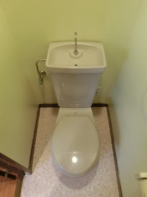 トイレ　清潔感のあるトイレです。　朝は込み合いますのでこもりすぎ注意