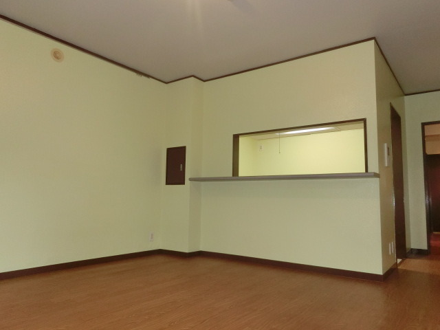 居室・リビング　対面キッチンでお料理するままの顔が見えますね。