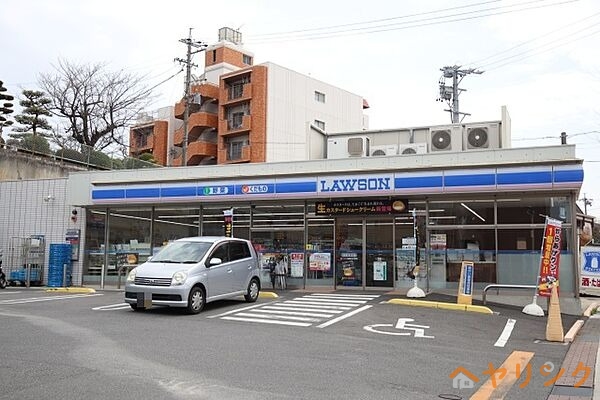 コンビニ　ローソン 名東社が丘店（コンビニ）まで318m