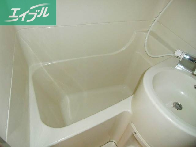 バス・シャワールーム　同物件の別のお部屋の写真です。実際とは異なります。