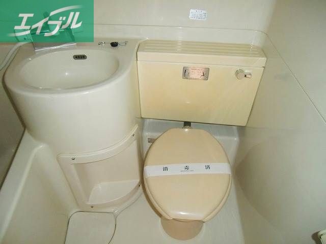 トイレ　同物件の別のお部屋の写真です。実際とは異なります。