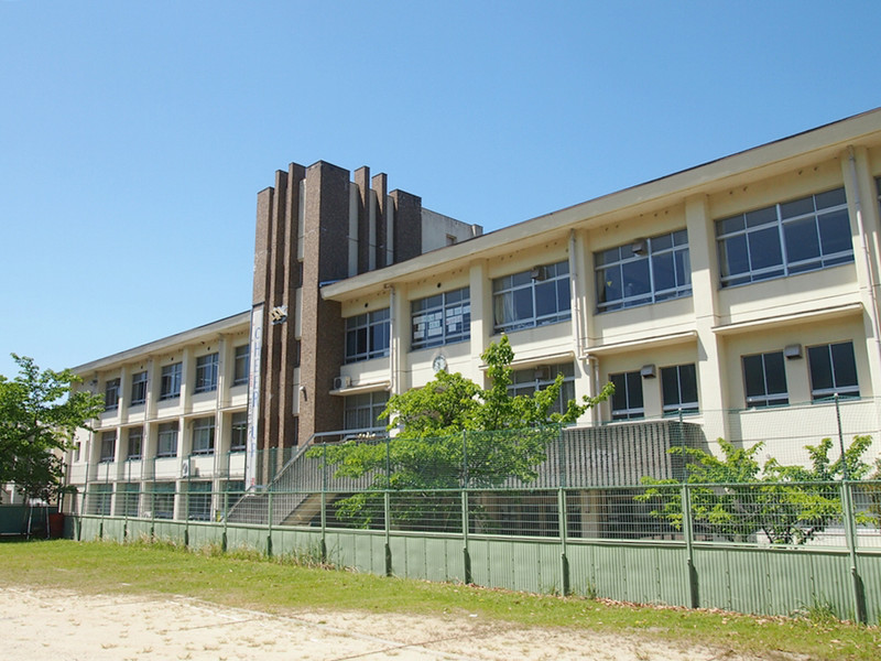 中学校　飛鳥中学校（中学校）まで1869m
