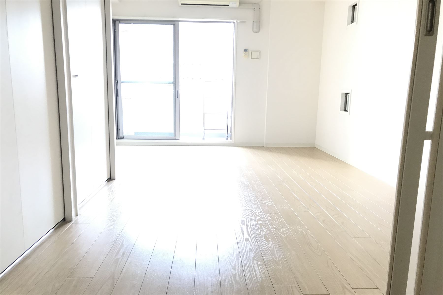 居室・リビング　同マンション別室の写真です☆