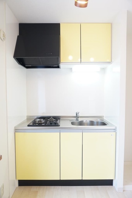 キッチン　収納キャビネットの多いシステムキッチン