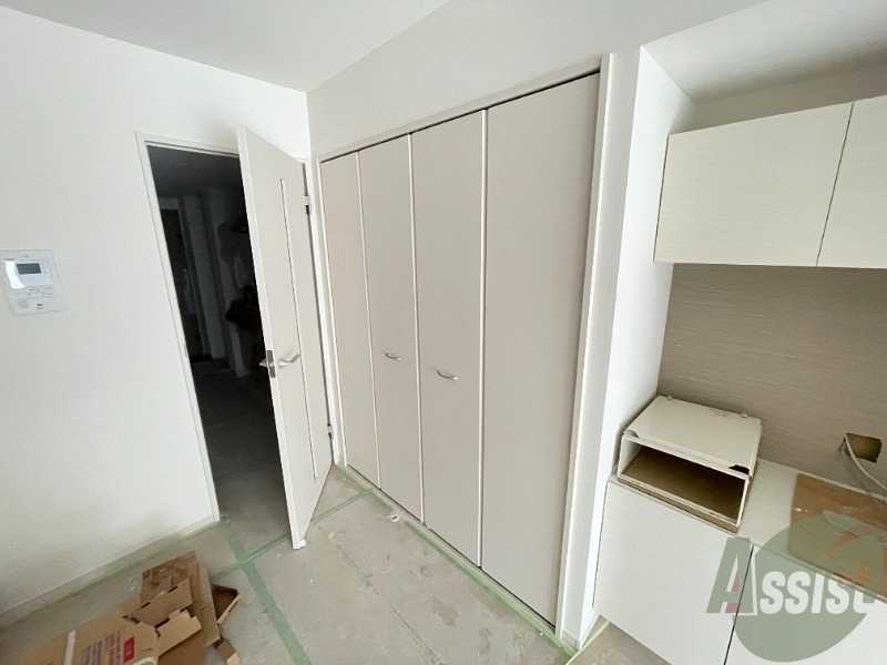 収納　収納はたくさんあり、どのドアを開けるか迷います。