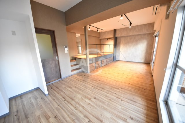 居室・リビング　靭公園ハウス（旧ラクメンビル）　リビング