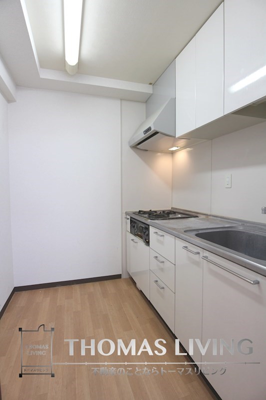 キッチン　3口コンロのシステムキッチンです。