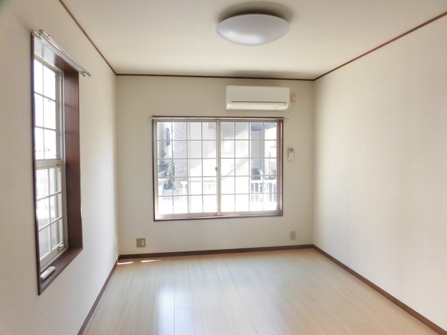 居室・リビング　101号室の写真となります。