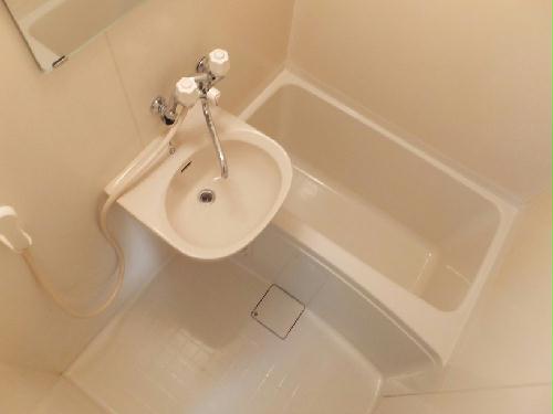 バス・シャワールーム　トイレと別なのでゆったり気分でバスタイム