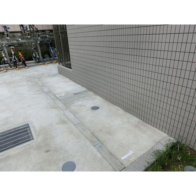 その他　バイク駐輪場