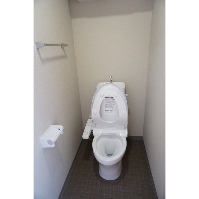 トイレ　※同タイプの別部屋の写真です。