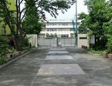 小学校　三鷹市立高山小学校（小学校）まで531m