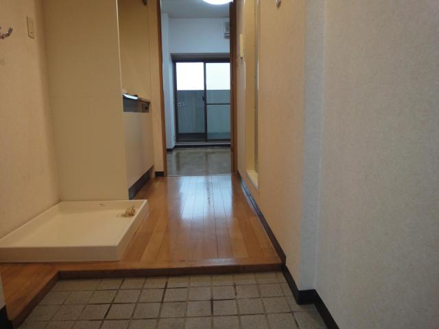 玄関　※同タイプ部屋の写真です。