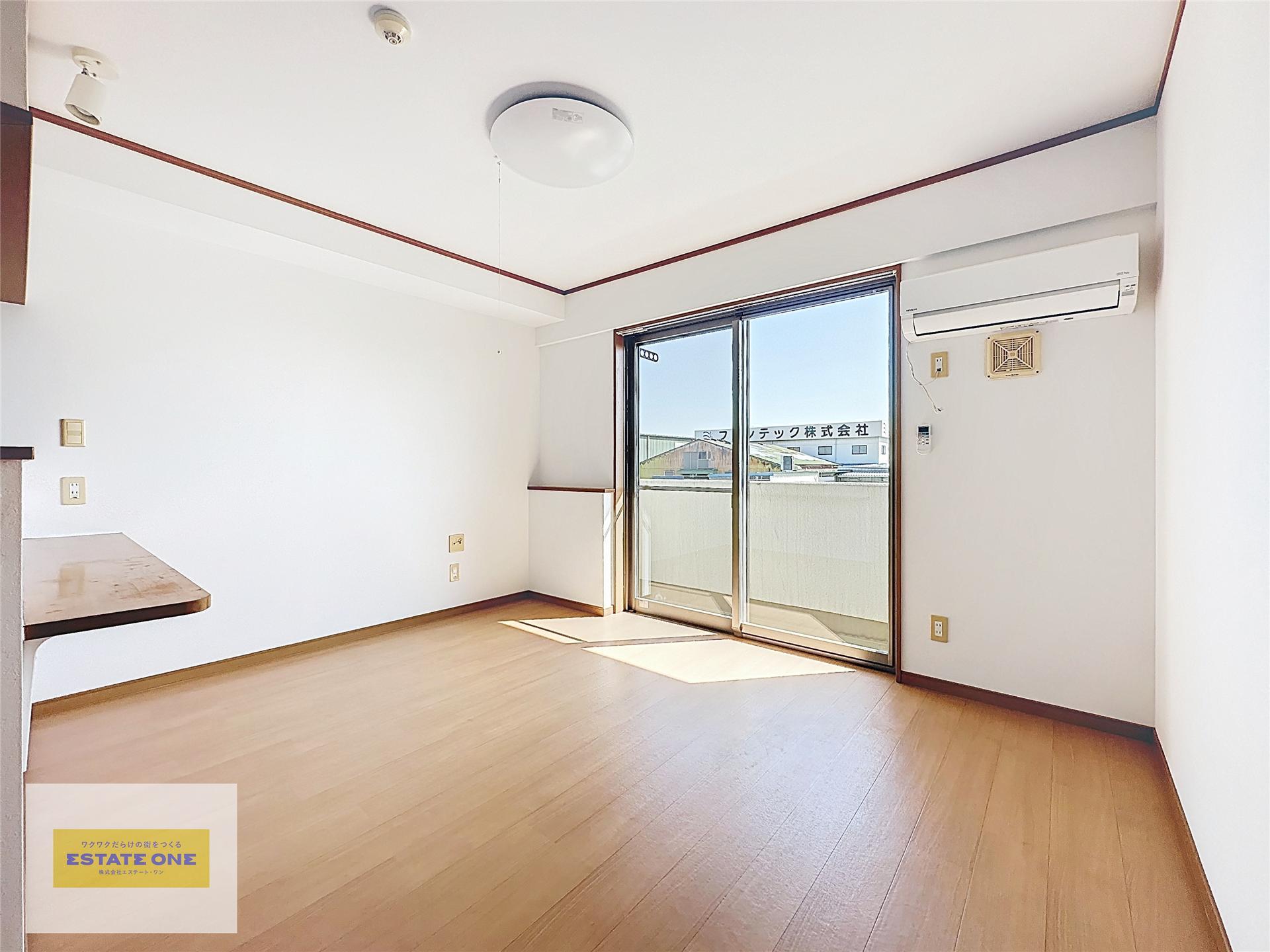 居室・リビング　南向きの明るい洋室です☆