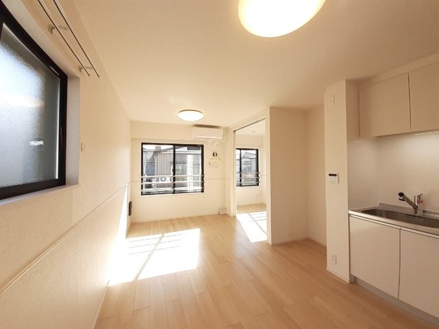 居室・リビング　こちらの居間で趣味の時間をお楽しみください