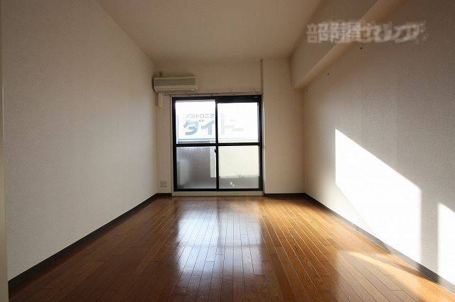 居室・リビング　日当たり良好のお部屋ですよ