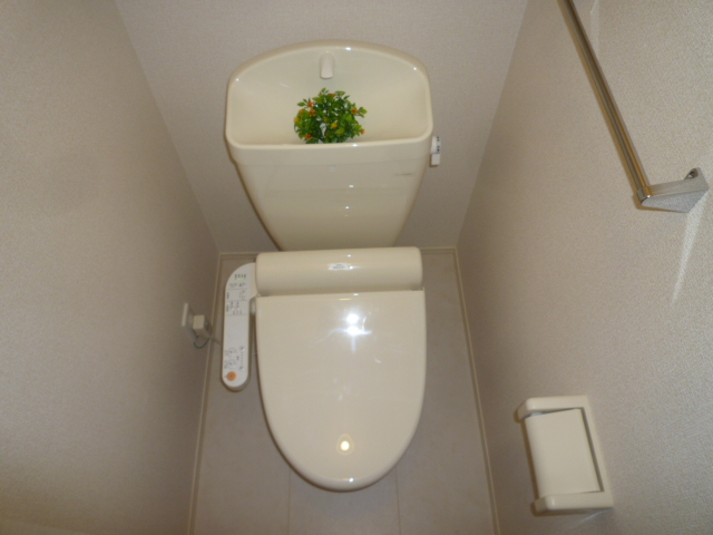 トイレ　温水洗浄便座付　WC
